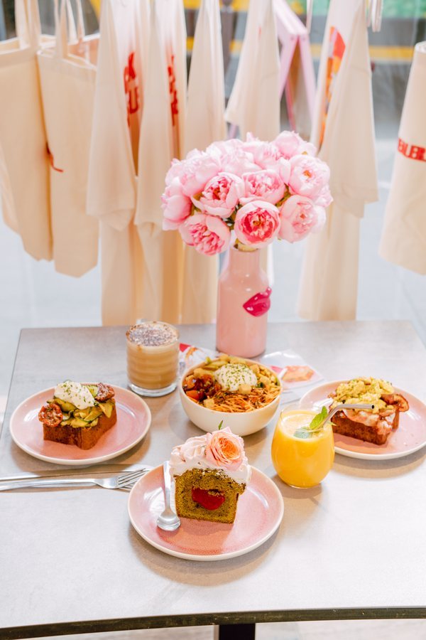 Brunch parisien CAKEPART avec cakes et boissons